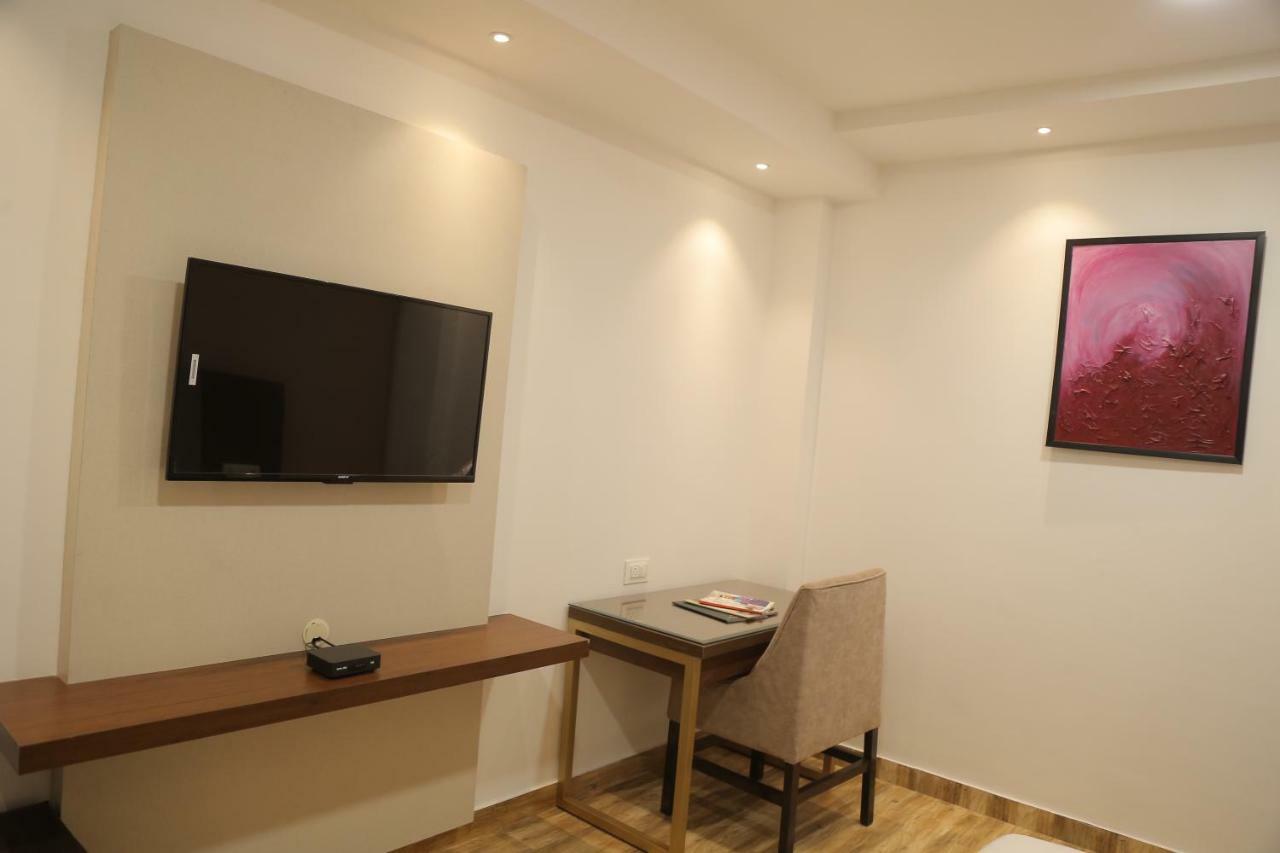 Hotel Ak Suites Патіала Екстер'єр фото