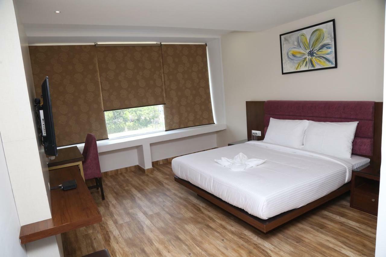 Hotel Ak Suites Патіала Екстер'єр фото